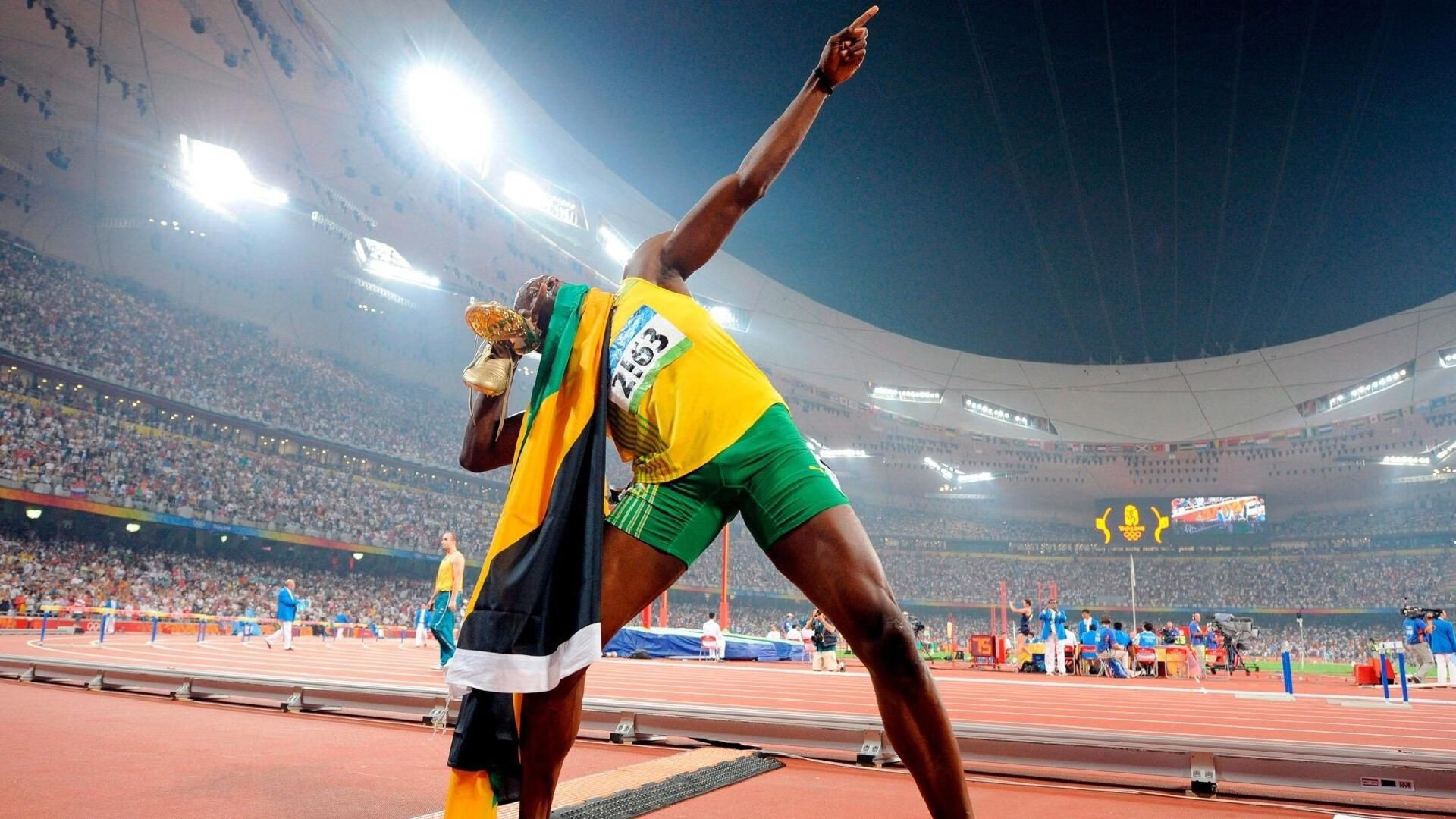 女篮姑娘用行动诠释坚强，女篮女生